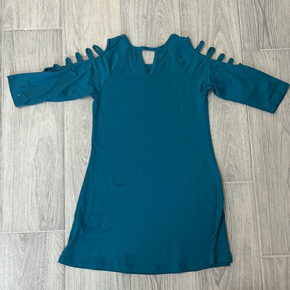 Girls teal dress with 3/4 length sleeves. Size small (7-8). - Picture 3 of 3